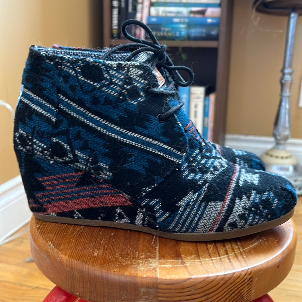 - TOMS Size 9 Wedge Heel Canvas Upper. Go great with jeans, but then what …